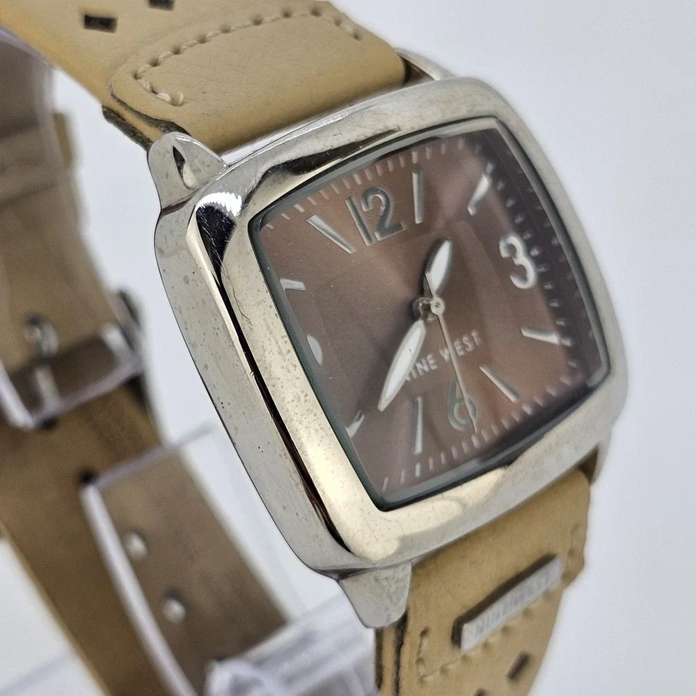 Nine West Women's Watch 36MM Brown Dial Light Brown Leather Bands New‎ Battery